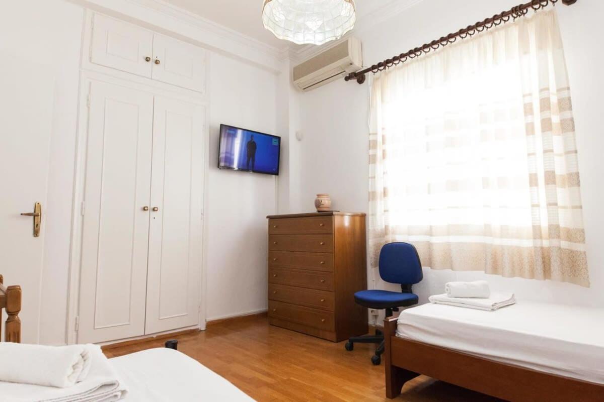 Charming Vintage 2Br Apartment With Balcony In Koukaki Athen Exterior foto