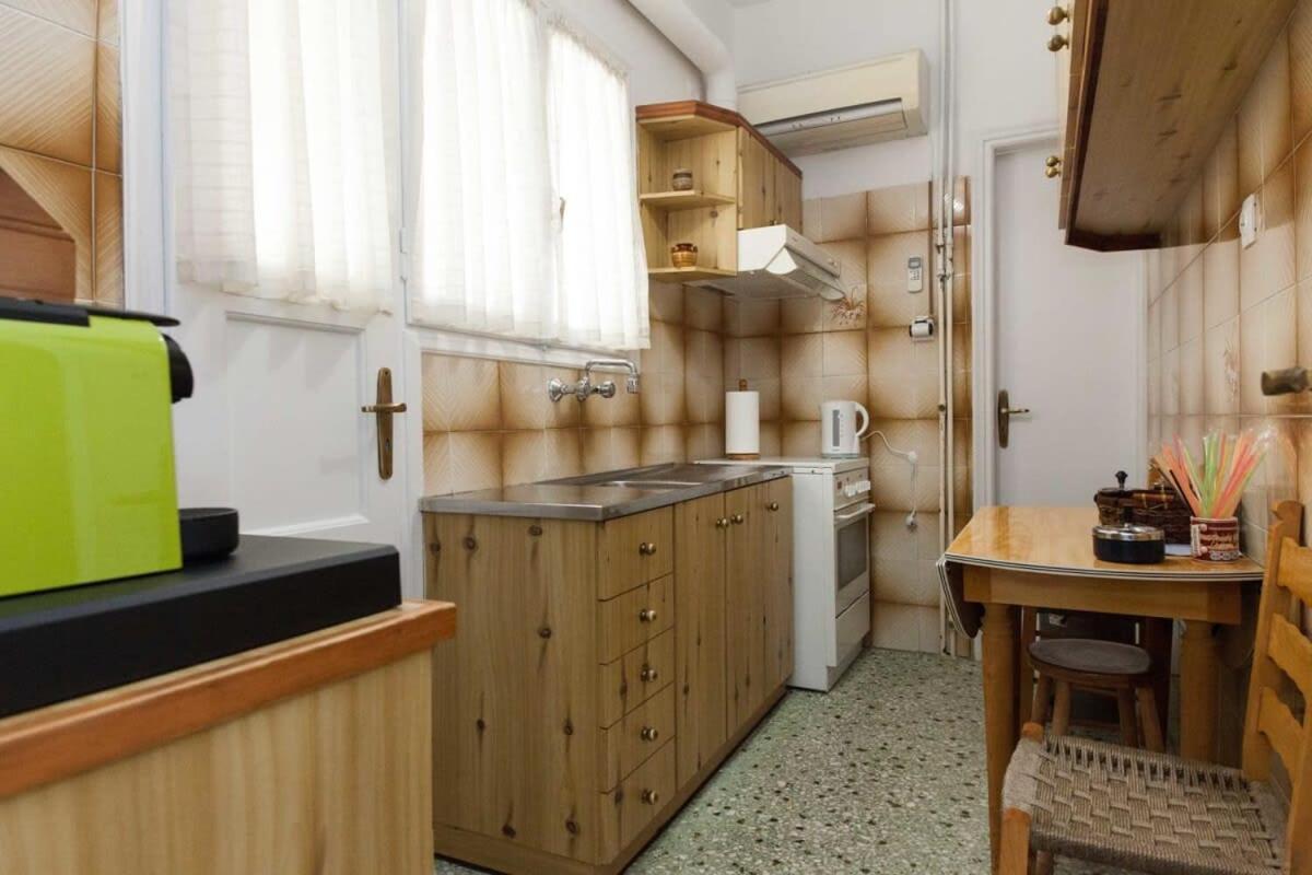 Charming Vintage 2Br Apartment With Balcony In Koukaki Athen Exterior foto